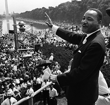 dr mlk jr waving to crowd