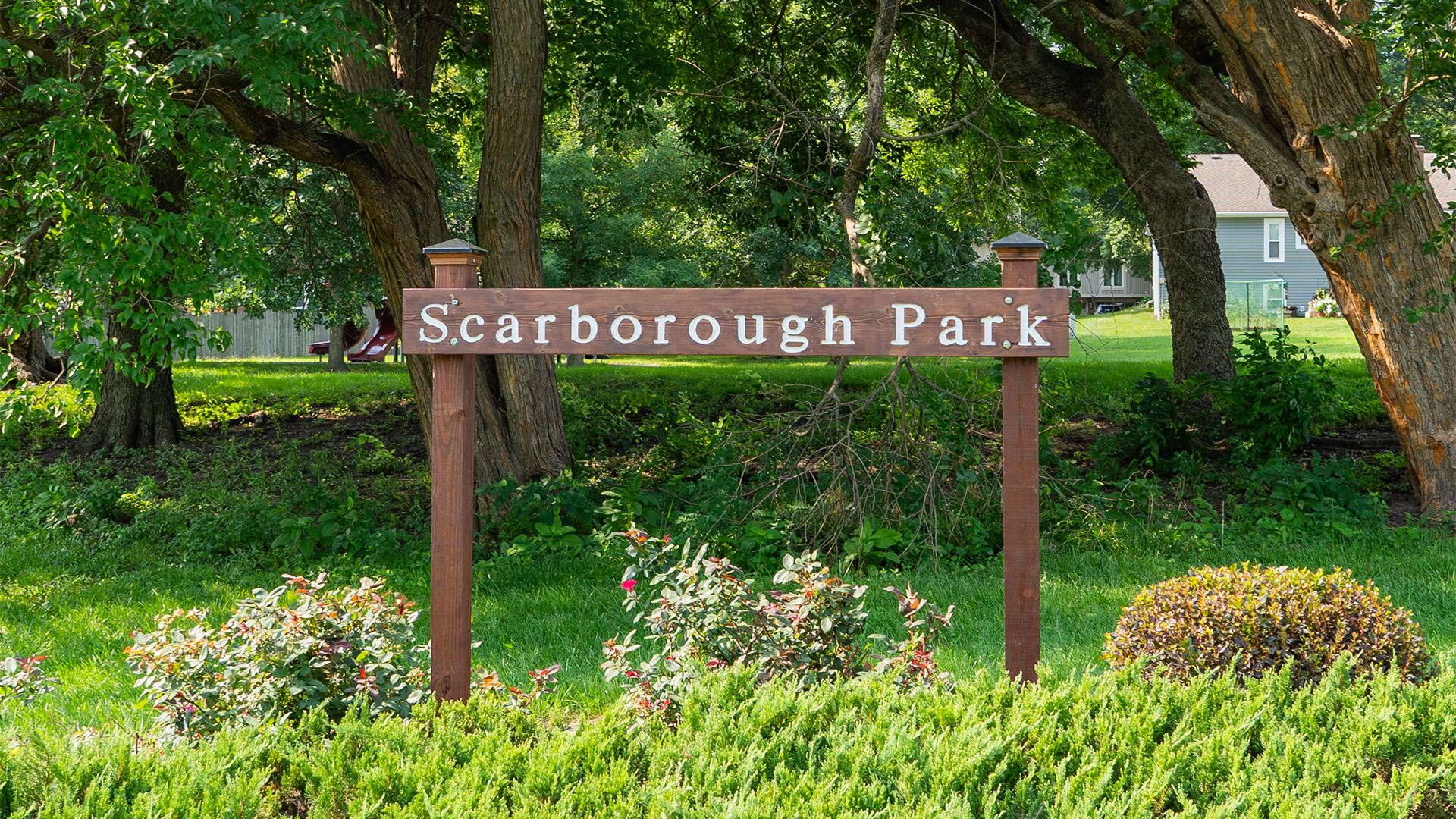 Wooden sign that states "Scarborough Park"